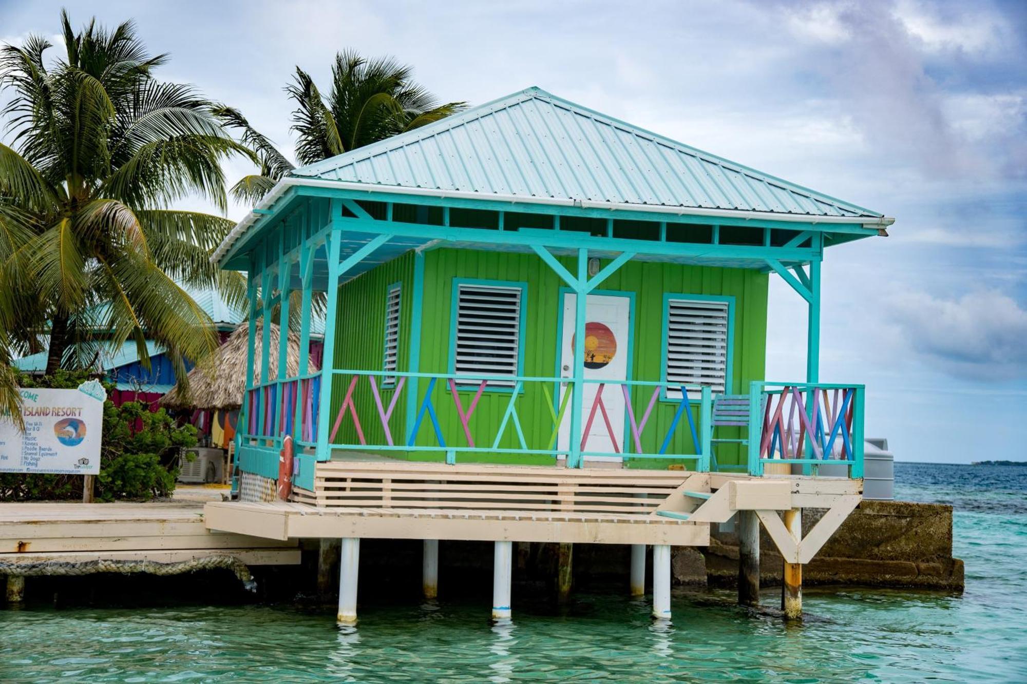 King Lewey'S Island Resort Placencia 外观 照片
