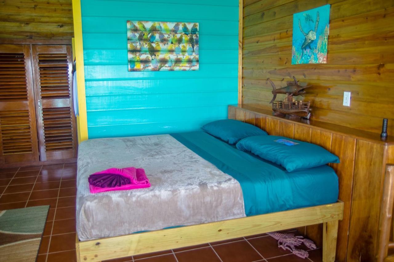 King Lewey'S Island Resort Placencia 外观 照片