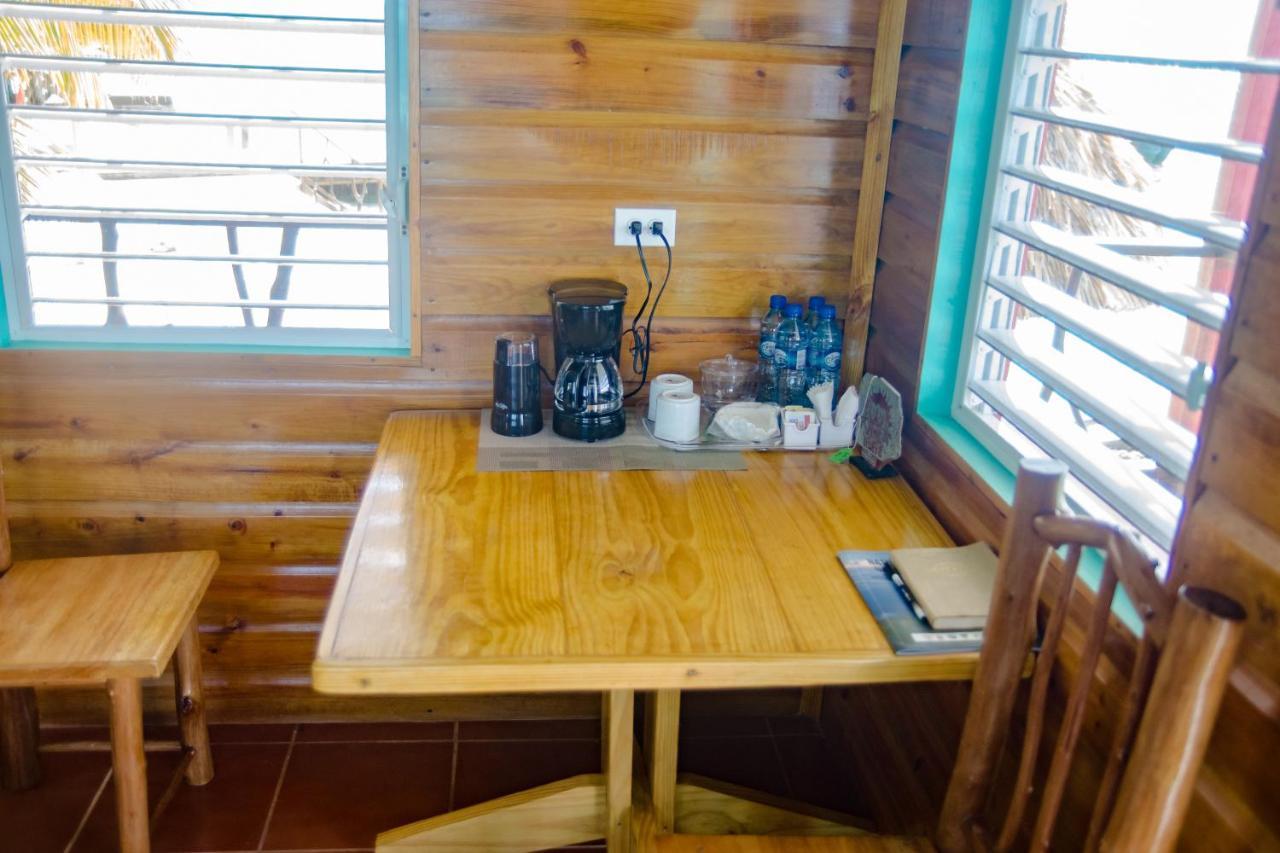 King Lewey'S Island Resort Placencia 外观 照片